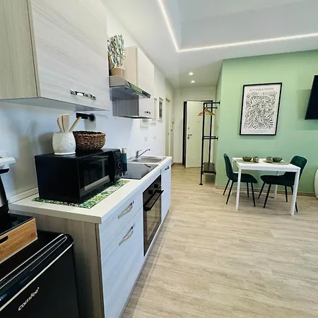 La Botanica - Station Apartment *